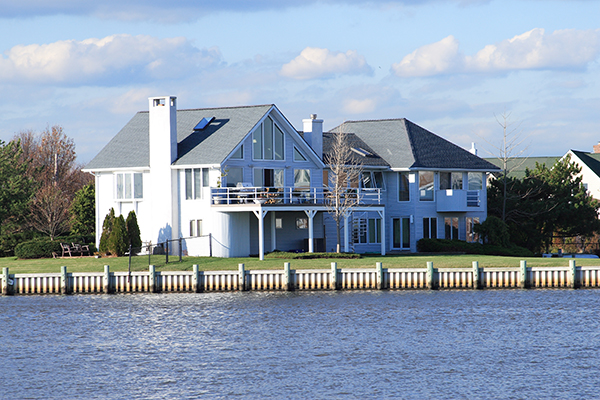 waterfront house balcony views